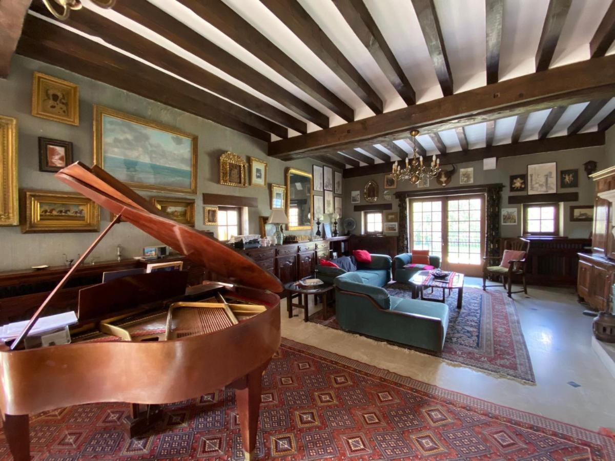 Maison Des Arts Francueil Bagian luar foto