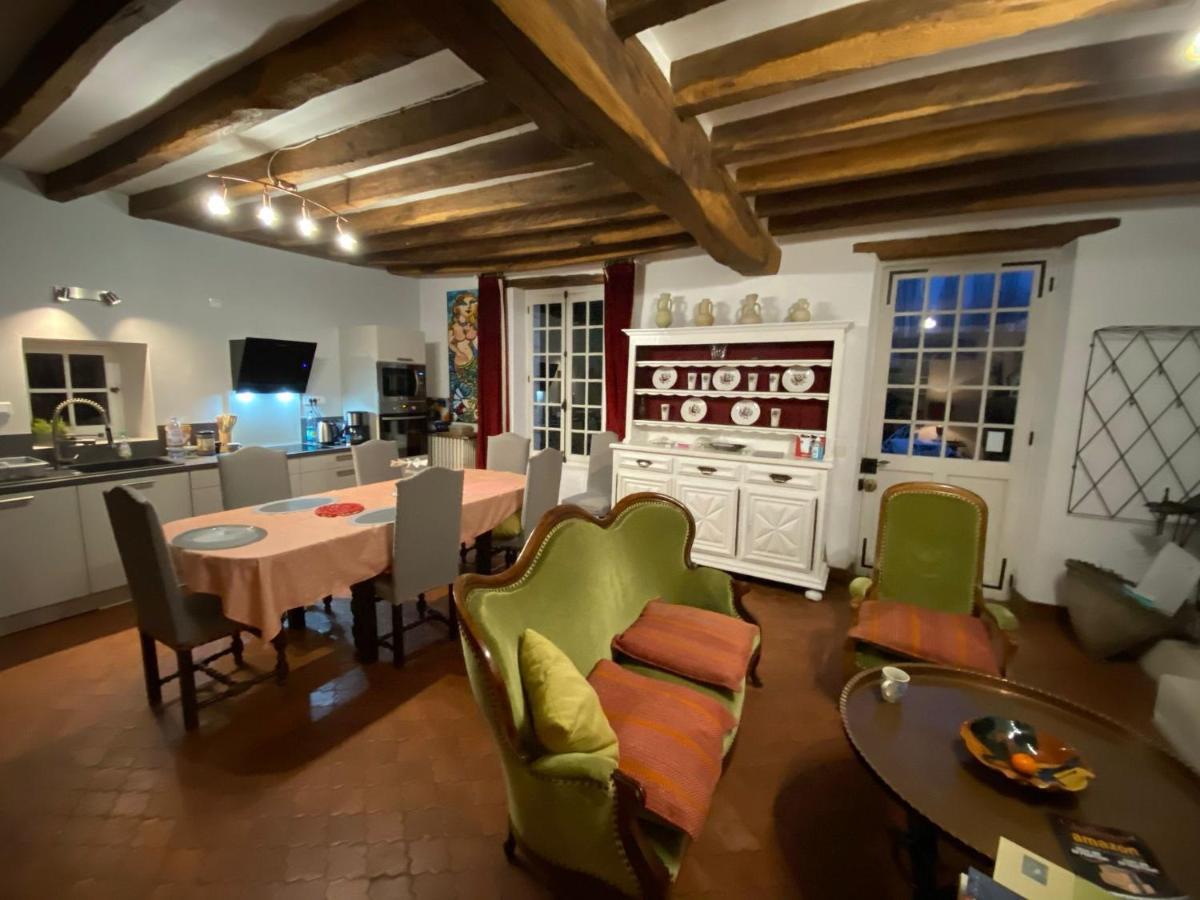 Maison Des Arts Francueil Bagian luar foto