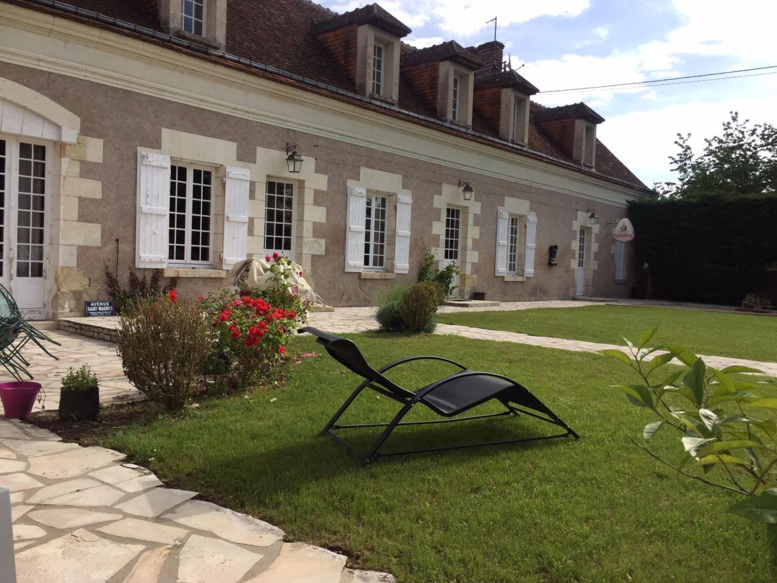 Maison Des Arts Francueil Bagian luar foto